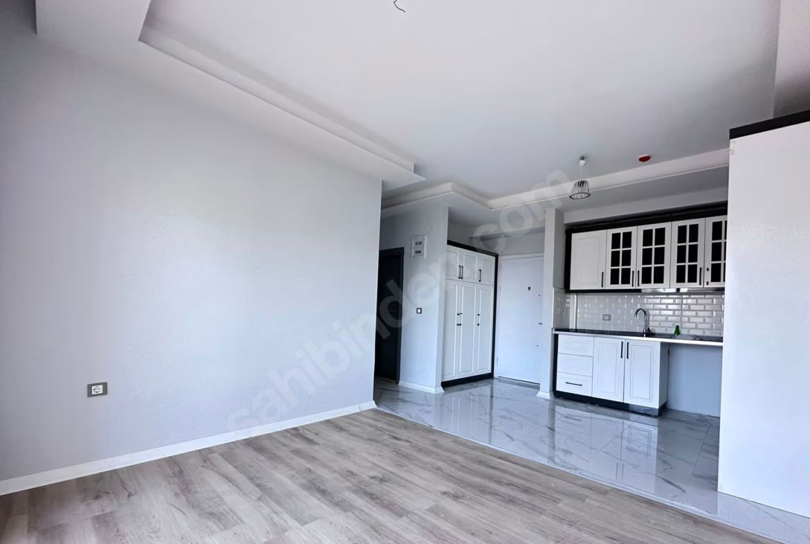 Mersin Mezitli 75. Yıl Mahallesi 2+1 95 m² Doğalgaz Kombili Satılık Daire