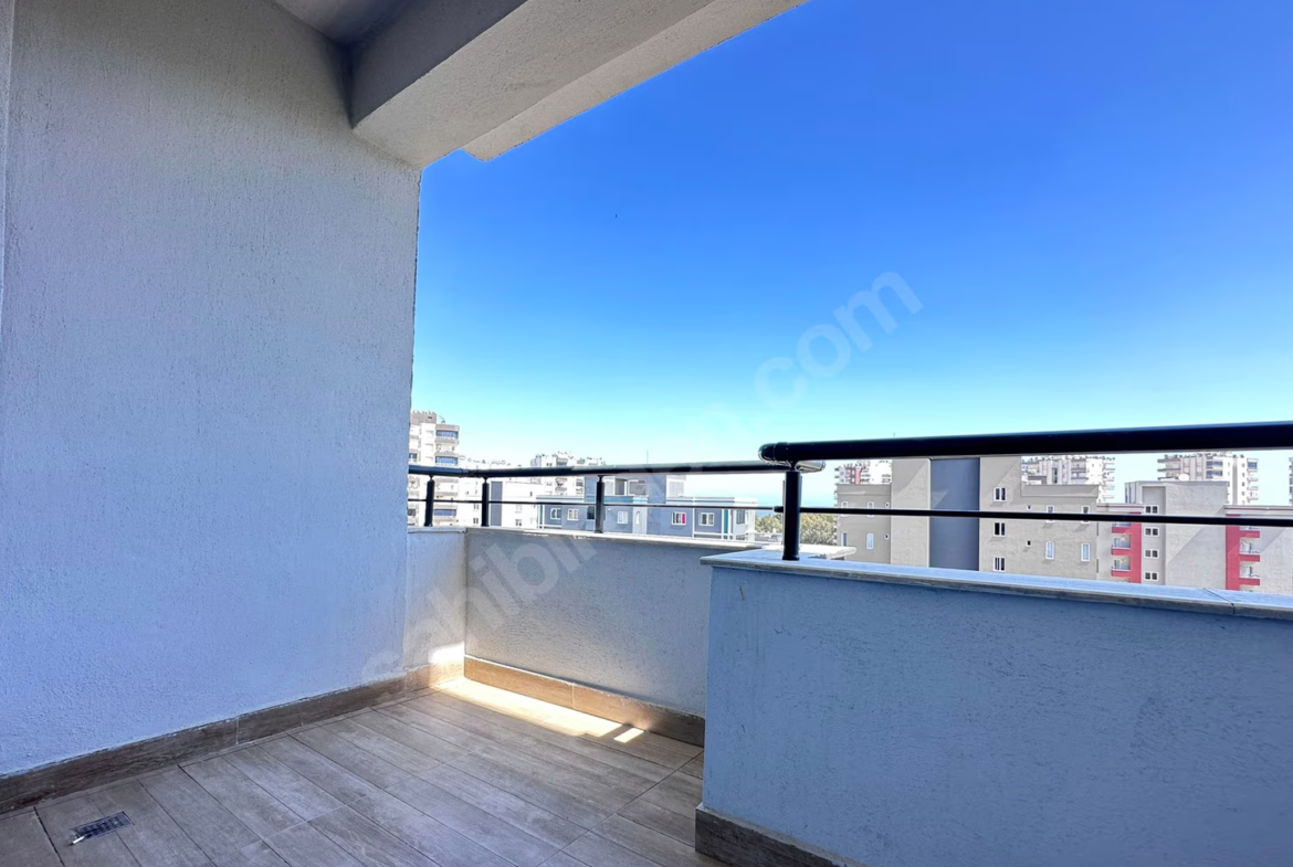 Mersin Mezitli 75. Yıl Mahallesi 2+1 95 m² Doğalgaz Kombili Satılık Daire