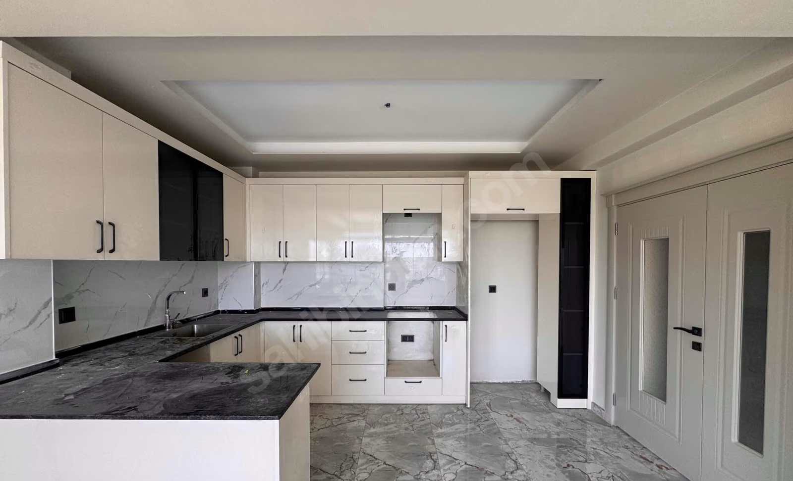 Mersin Mezitli 75. Yıl Mahallesi 2+1 95 m² Doğalgaz Kombili Satılık Daire