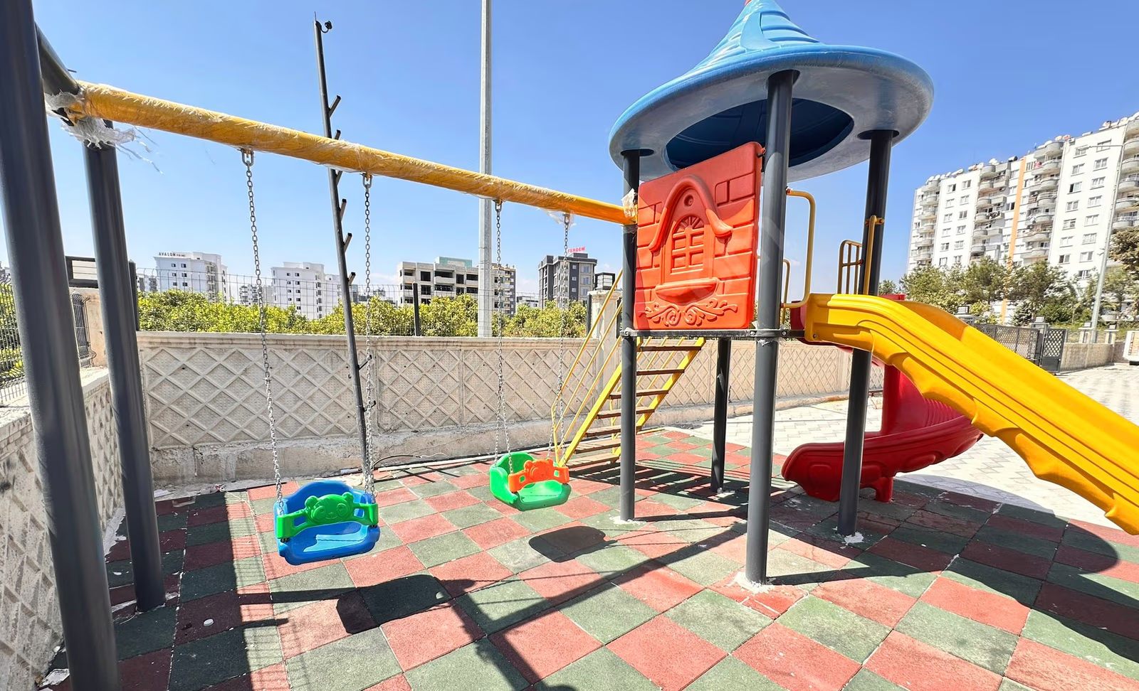 Mersin Mezitli 75. Yıl Mahallesi 2+1 95 m² Doğalgaz Kombili Satılık Daire