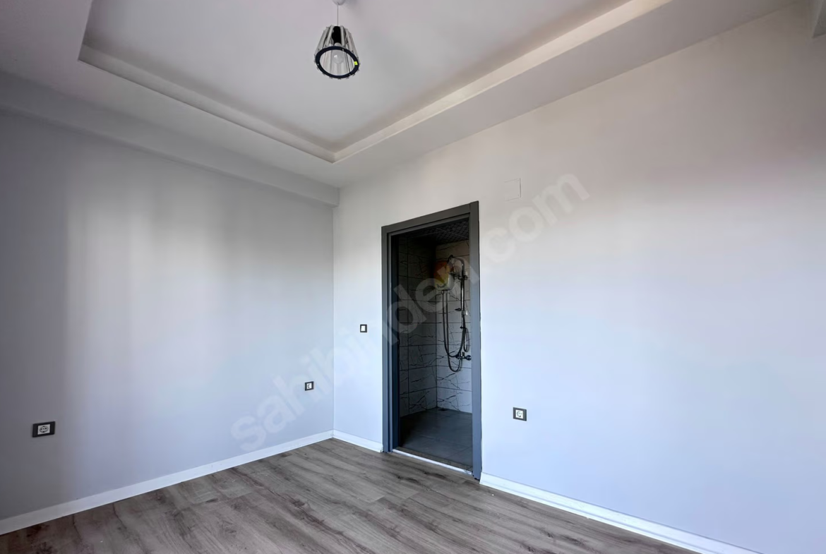 Mersin Mezitli 75. Yıl Mahallesi 2+1 95 m² Doğalgaz Kombili Satılık Daire