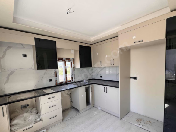 Mersin Mezitli 75. Yıl Mahallesi 3+0 175 m² Doğalgaz Kombili Satılık Daire