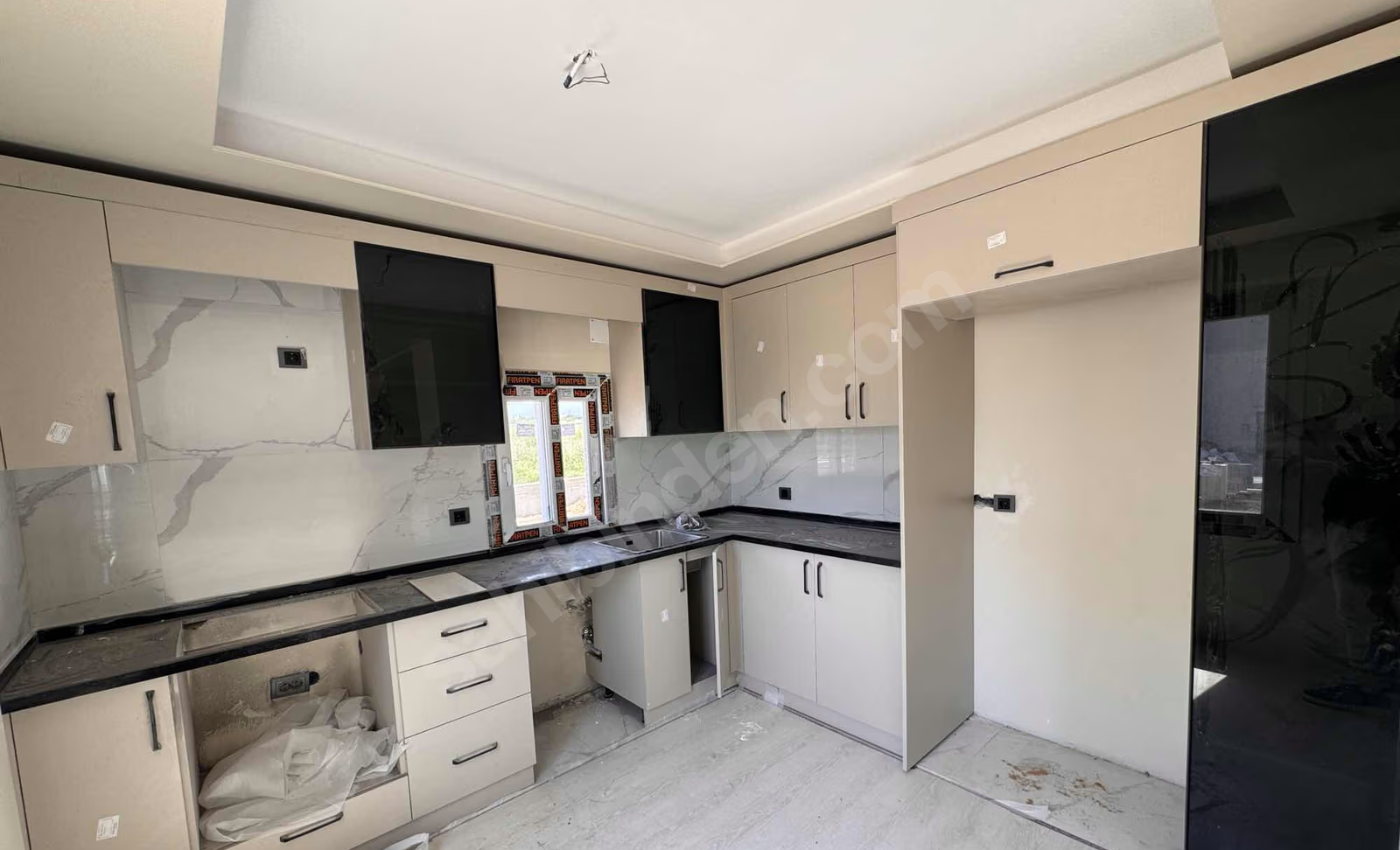 Mersin Mezitli 75. Yıl Mahallesi 3+0 175 m² Doğalgaz Kombili Satılık Daire