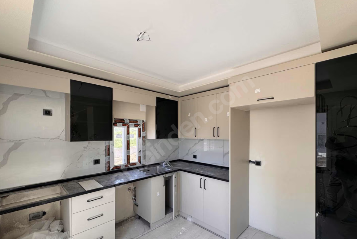 Mersin Mezitli 75. Yıl Mahallesi 3+0 175 m² Doğalgaz Kombili Satılık Daire