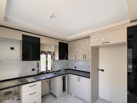 Mersin Mezitli 75. Yıl Mahallesi 3+0 175 m² Doğalgaz Kombili Satılık Daire