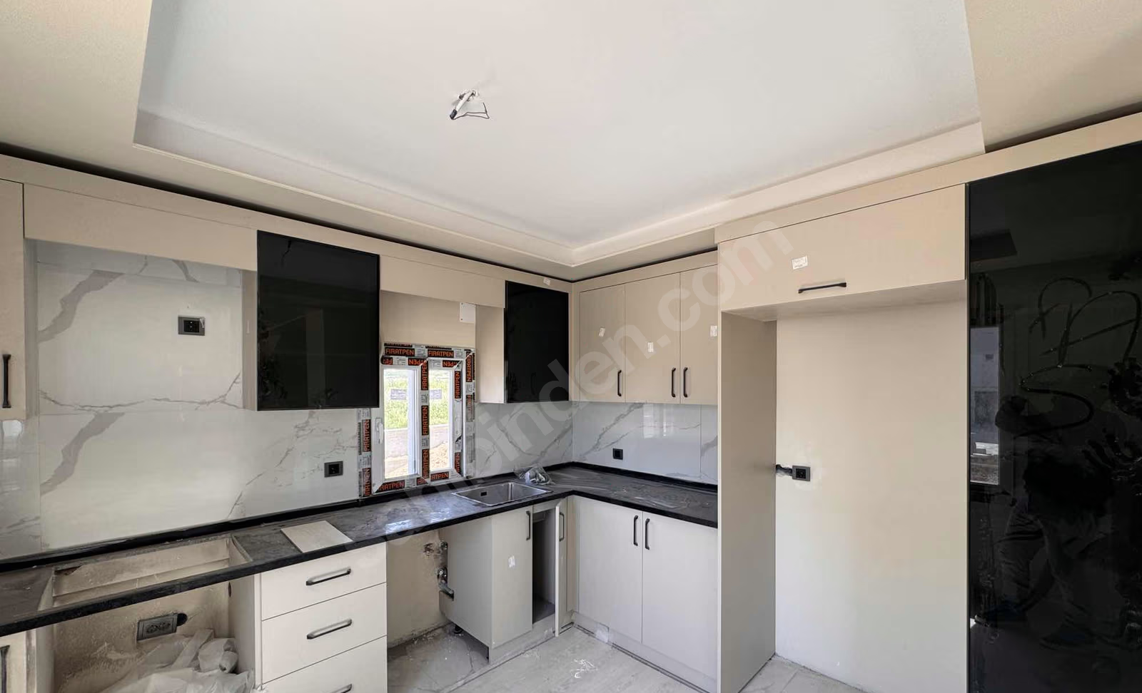 Mersin Mezitli 75. Yıl Mahallesi 3+0 175 m² Doğalgaz Kombili Satılık Daire