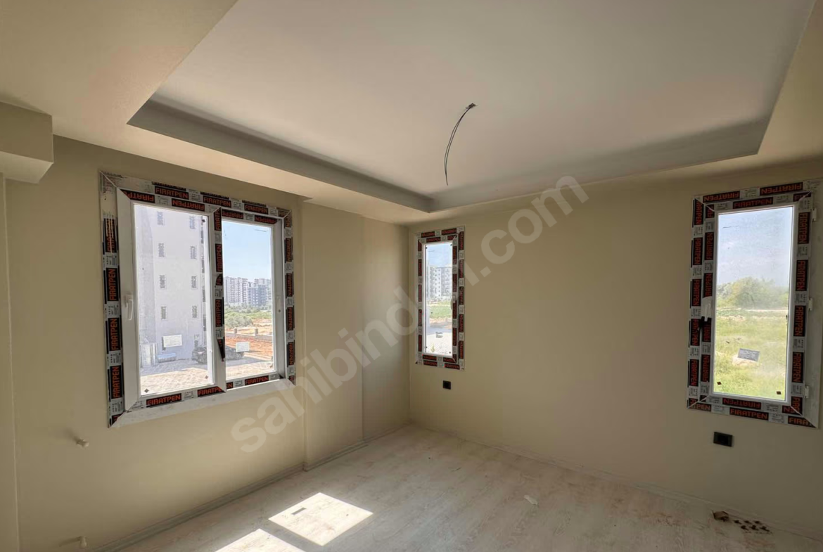 Mersin Mezitli 75. Yıl Mahallesi 3+0 175 m² Doğalgaz Kombili Satılık Daire