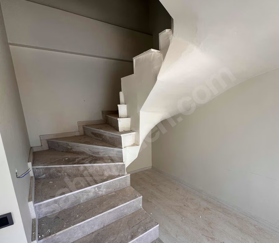 Mersin Mezitli 75. Yıl Mahallesi 3+0 175 m² Doğalgaz Kombili Satılık Daire