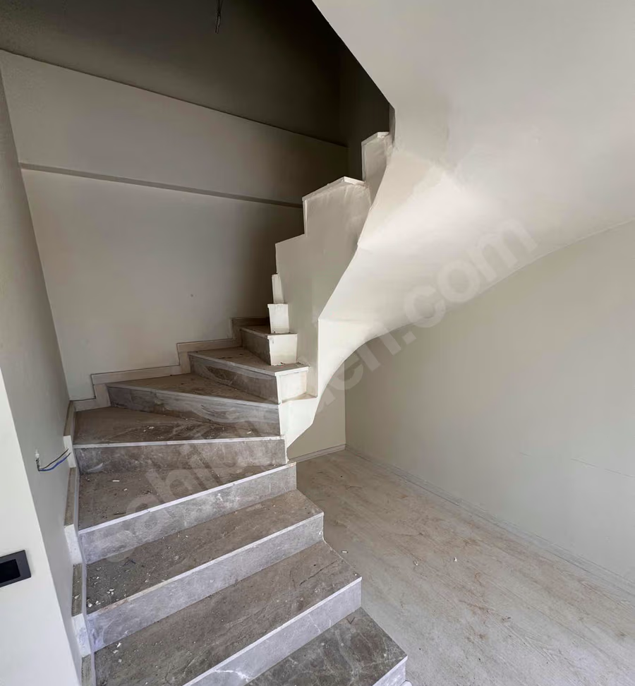 Mersin Mezitli 75. Yıl Mahallesi 3+0 175 m² Doğalgaz Kombili Satılık Daire