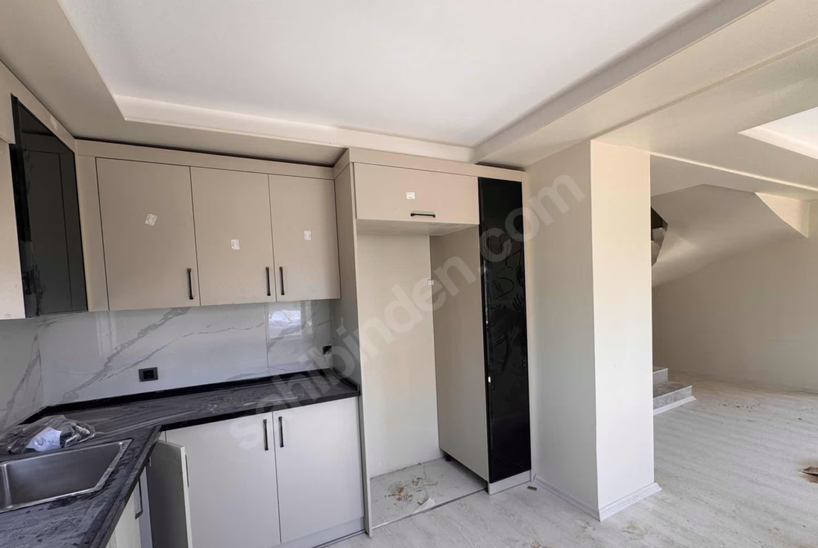 Mersin Mezitli 75. Yıl Mahallesi 3+0 175 m² Doğalgaz Kombili Satılık Daire