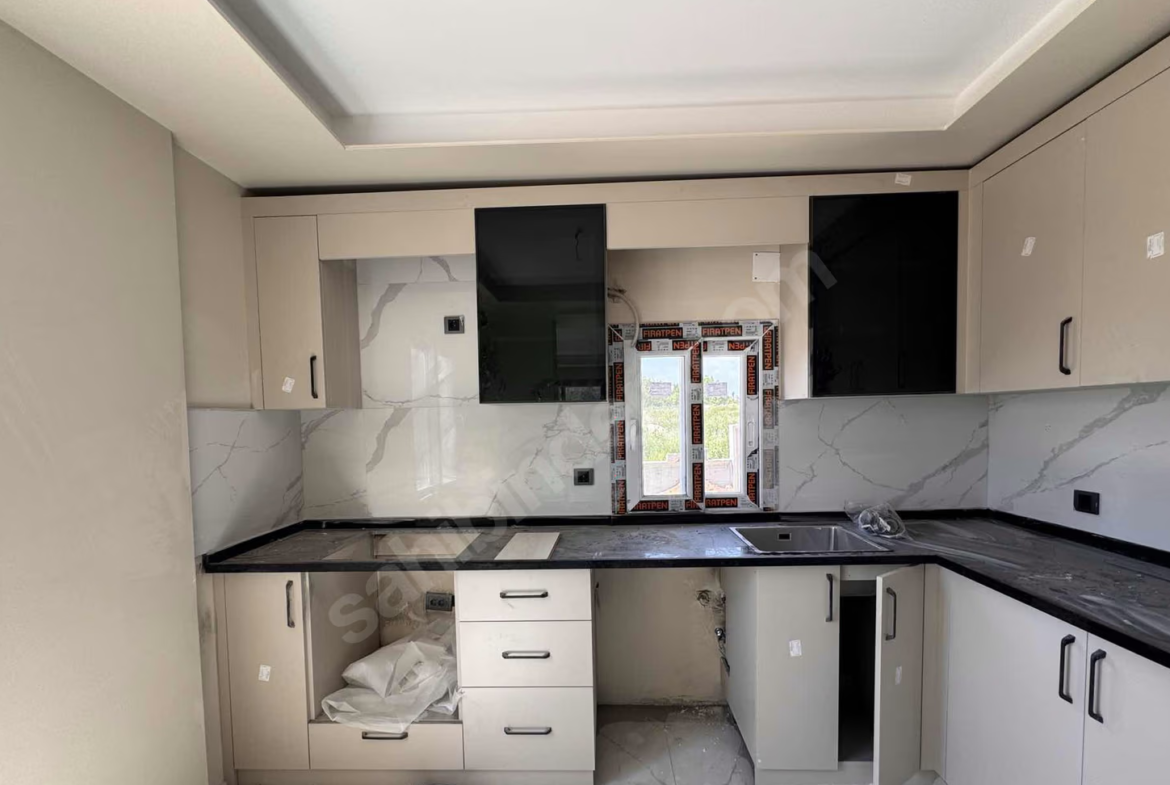 Mersin Mezitli 75. Yıl Mahallesi 3+0 175 m² Doğalgaz Kombili Satılık Daire