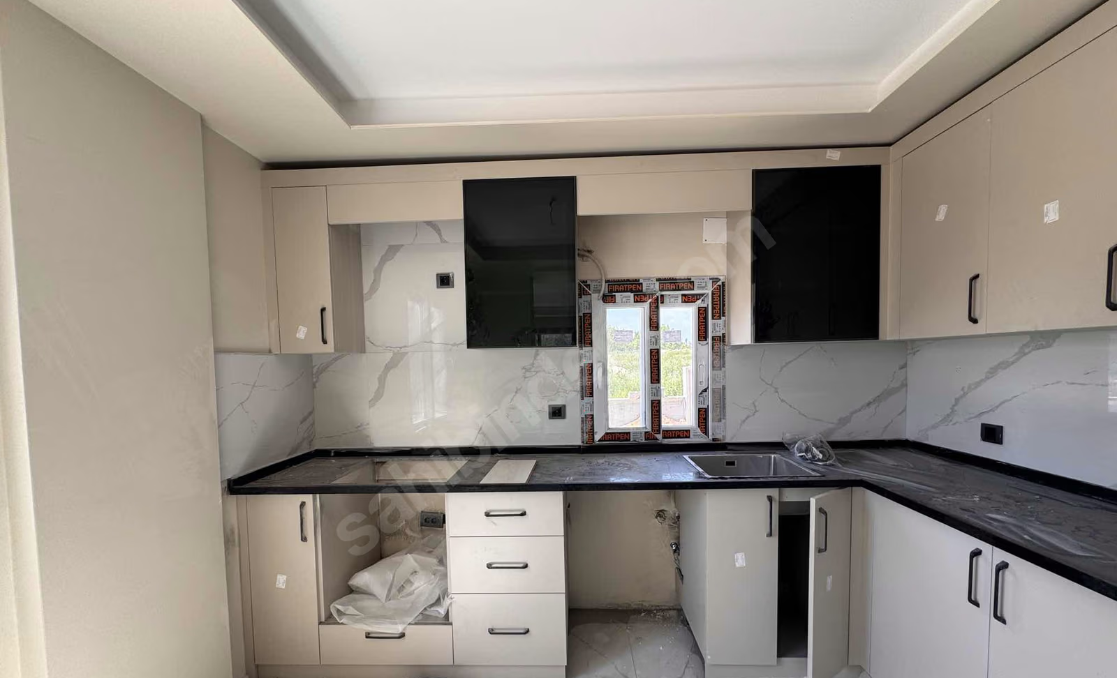 Mersin Mezitli 75. Yıl Mahallesi 3+0 175 m² Doğalgaz Kombili Satılık Daire