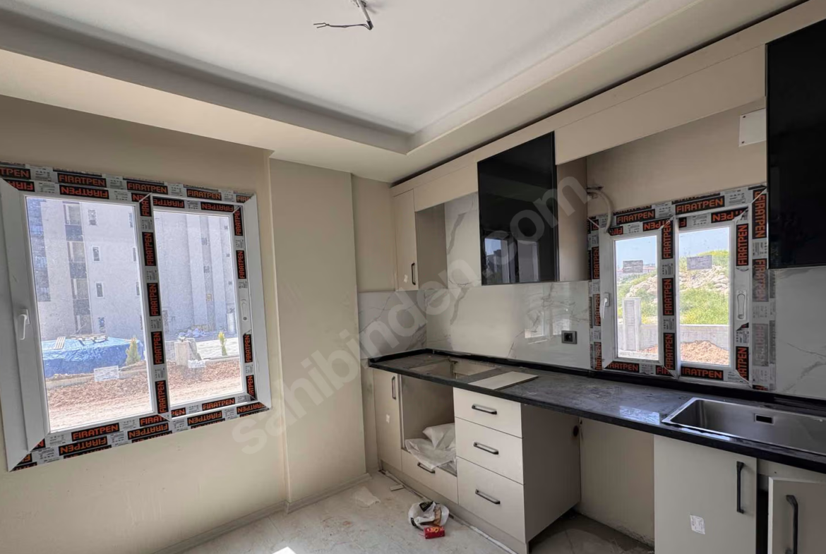 Mersin Mezitli 75. Yıl Mahallesi 3+0 175 m² Doğalgaz Kombili Satılık Daire