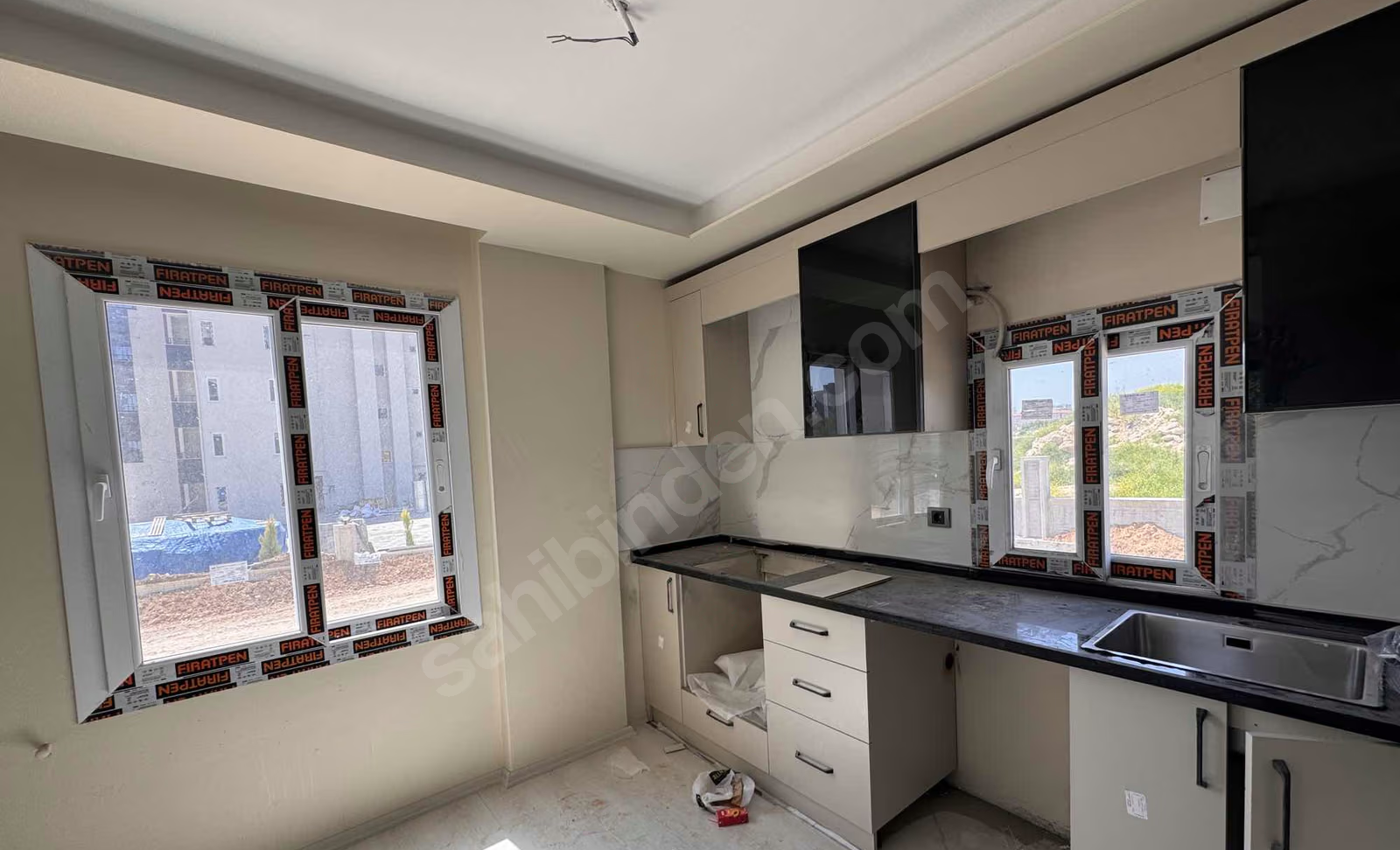 Mersin Mezitli 75. Yıl Mahallesi 3+0 175 m² Doğalgaz Kombili Satılık Daire