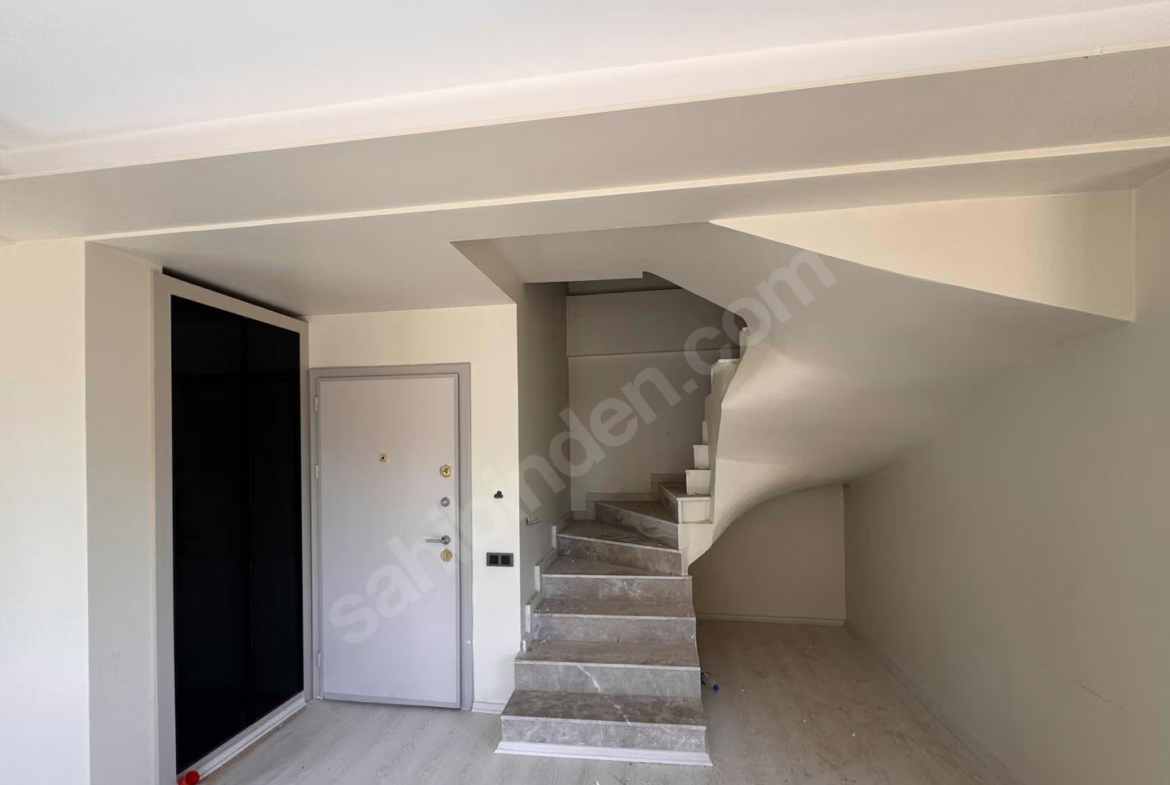 Mersin Mezitli 75. Yıl Mahallesi 3+0 175 m² Doğalgaz Kombili Satılık Daire