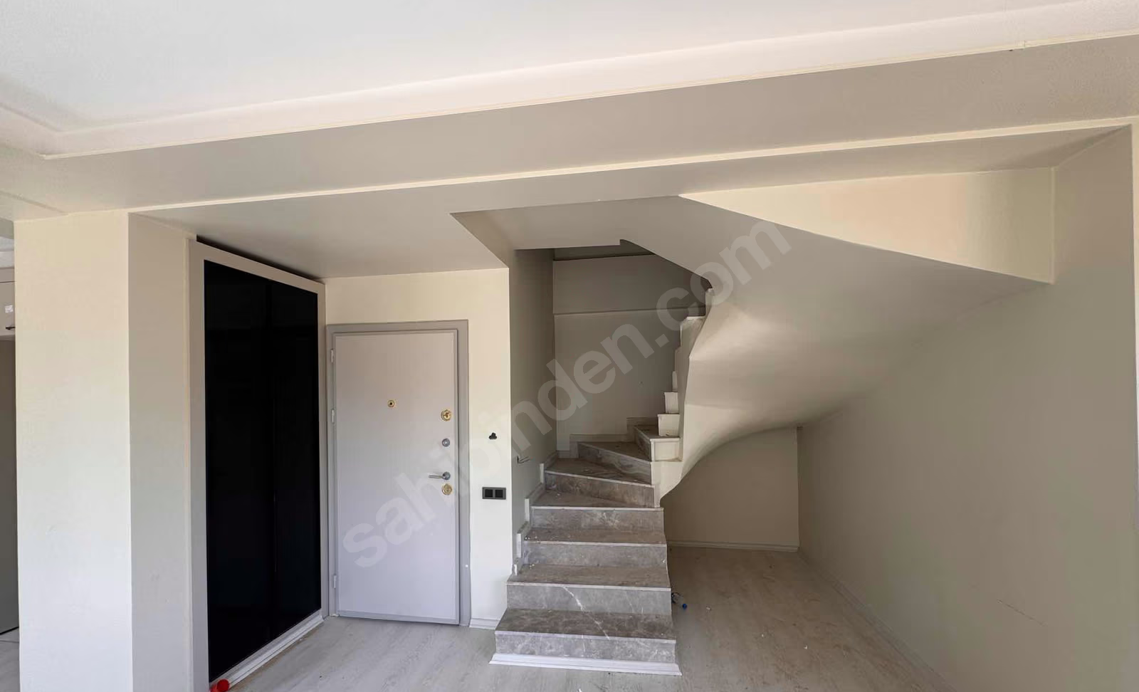 Mersin Mezitli 75. Yıl Mahallesi 3+0 175 m² Doğalgaz Kombili Satılık Daire
