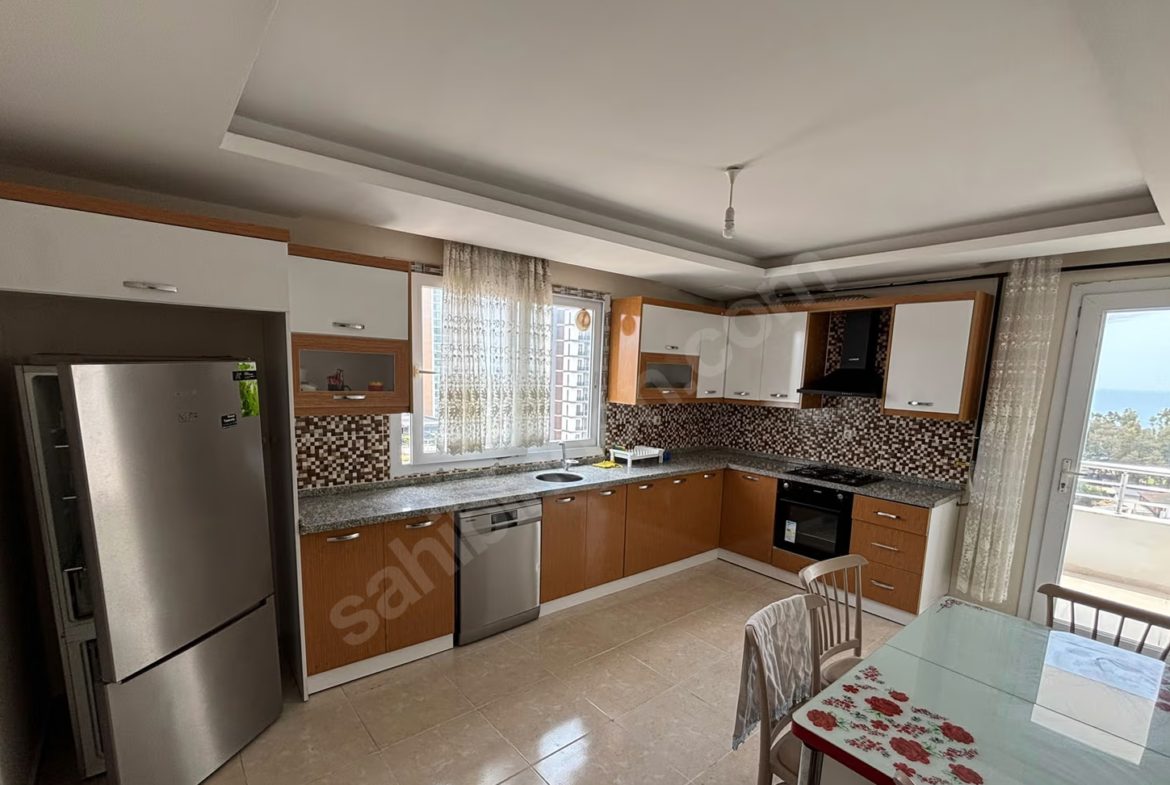 Mersin Mezitli 75. Yıl Mahallesi 3+1 140 m² Doğalgaz Kombili Kiralık Daire