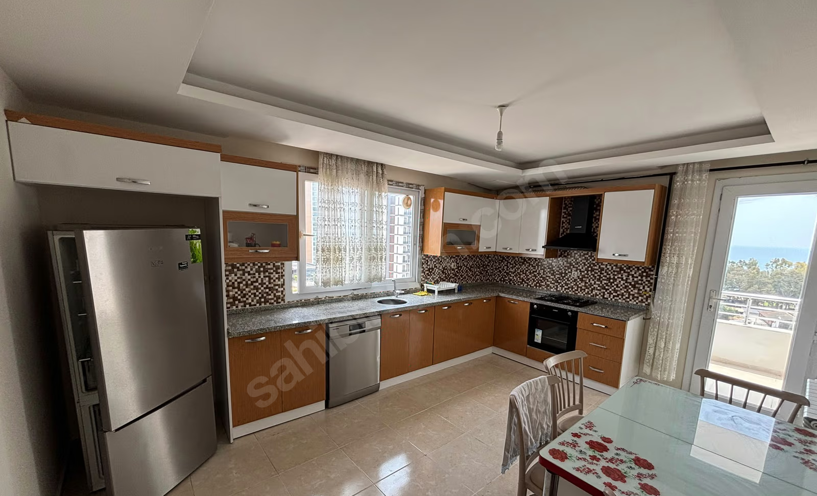 Mersin Mezitli 75. Yıl Mahallesi 3+1 140 m² Doğalgaz Kombili Kiralık Daire