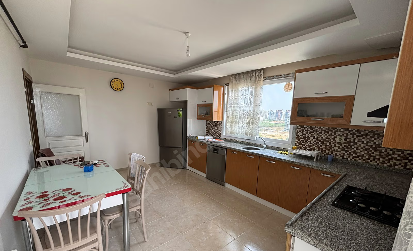 Mersin Mezitli 75. Yıl Mahallesi 3+1 140 m² Doğalgaz Kombili Kiralık Daire