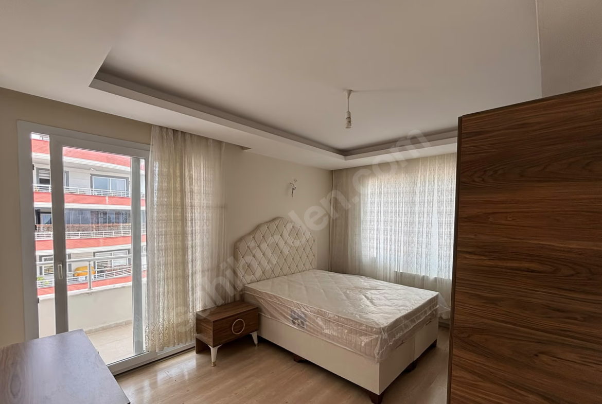 Mersin Mezitli 75. Yıl Mahallesi 3+1 140 m² Doğalgaz Kombili Kiralık Daire