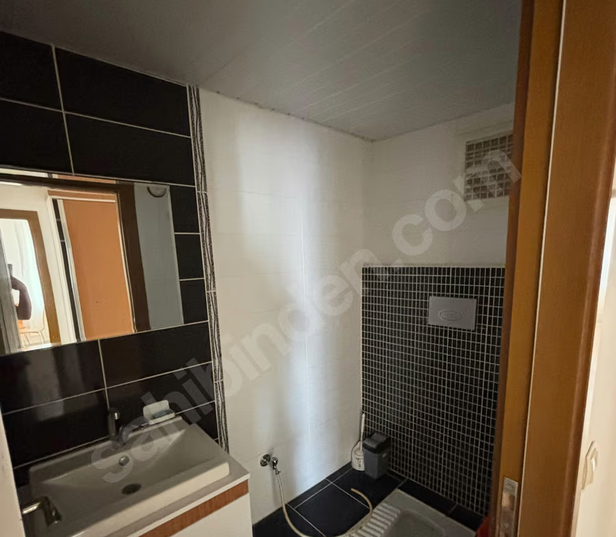 Mersin Mezitli 75. Yıl Mahallesi 3+1 140 m² Doğalgaz Kombili Kiralık Daire