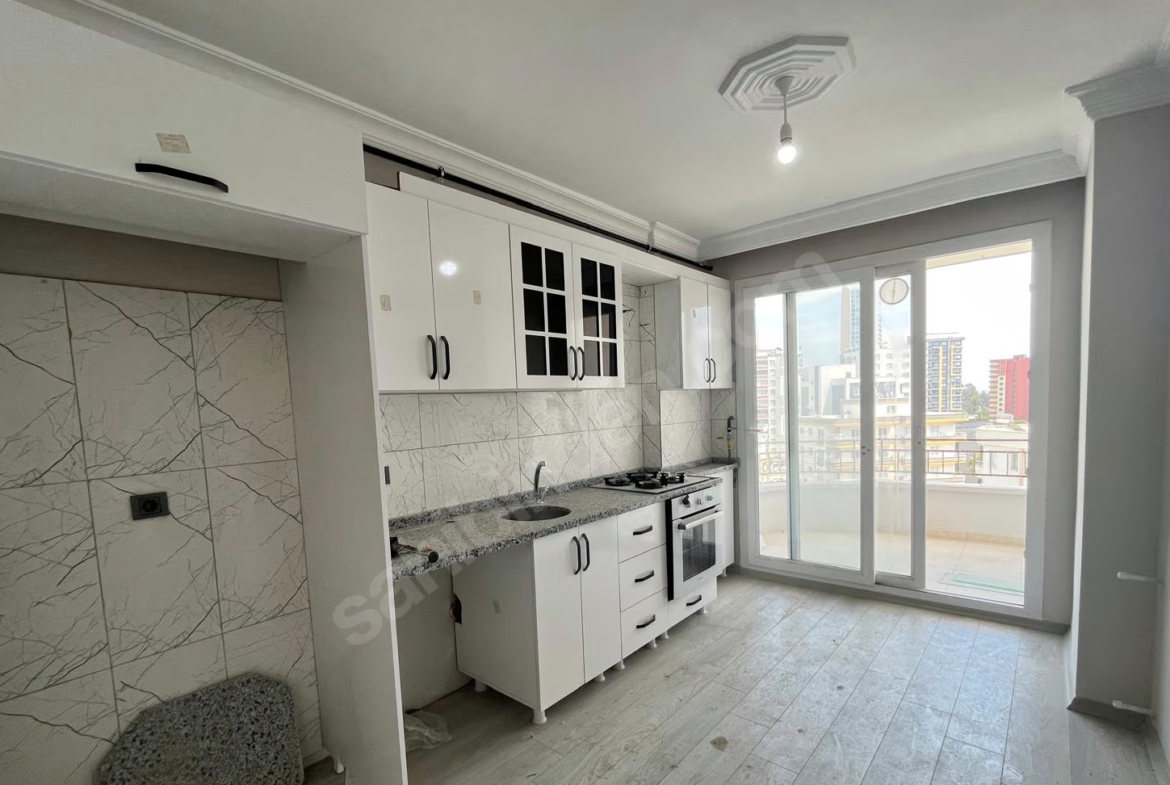 Mersin Mezitli 75. Yıl Mahallesi 3+1 150 m² Doğalgaz Kombili Satılık Daire