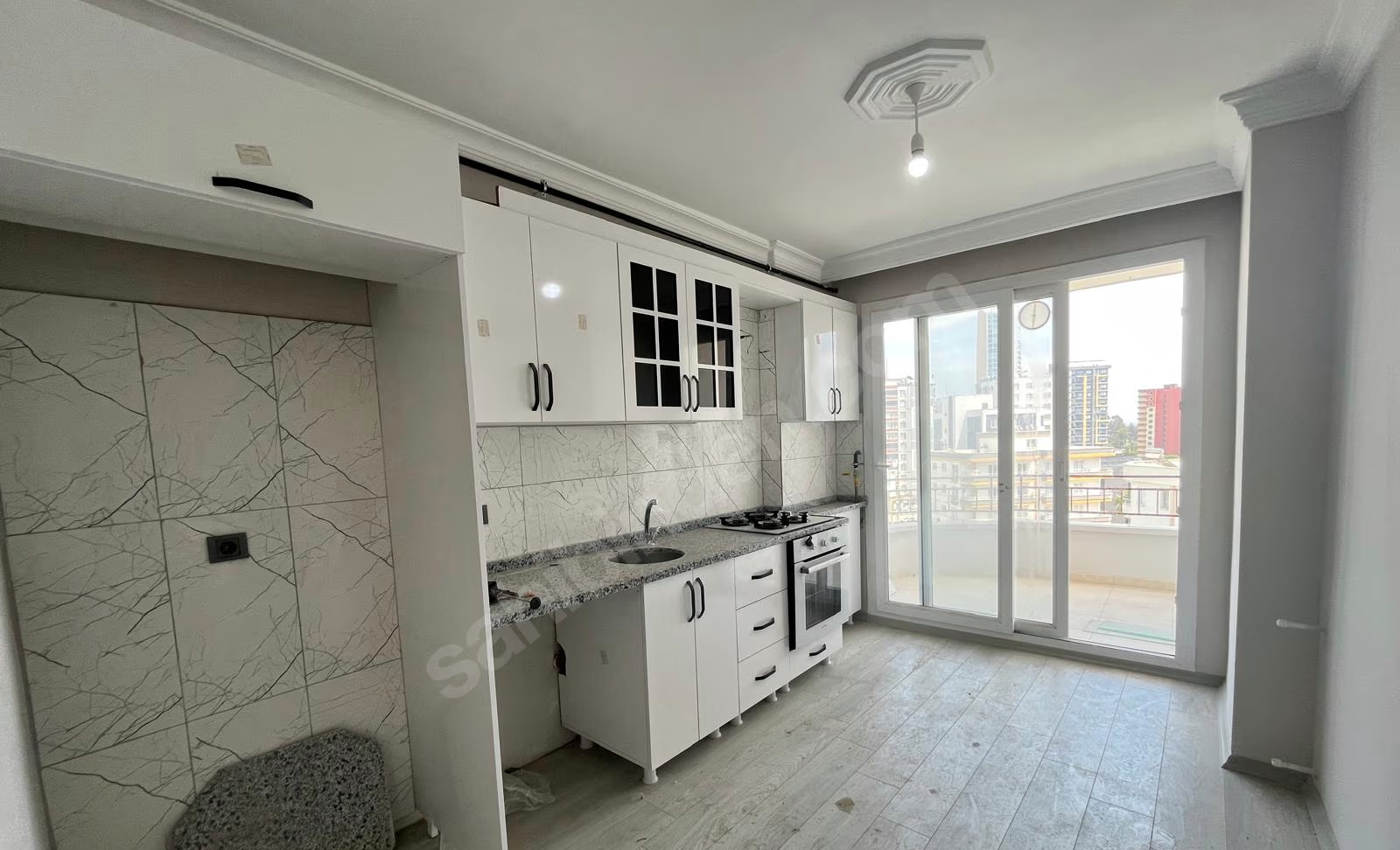 Mersin Mezitli 75. Yıl Mahallesi 3+1 150 m² Doğalgaz Kombili Satılık Daire