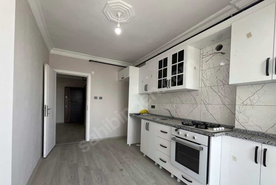 Mersin Mezitli 75. Yıl Mahallesi 3+1 150 m² Doğalgaz Kombili Satılık Daire