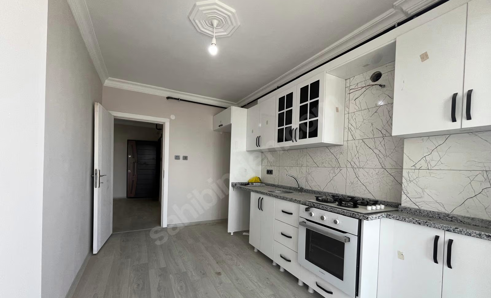 Mersin Mezitli 75. Yıl Mahallesi 3+1 150 m² Doğalgaz Kombili Satılık Daire