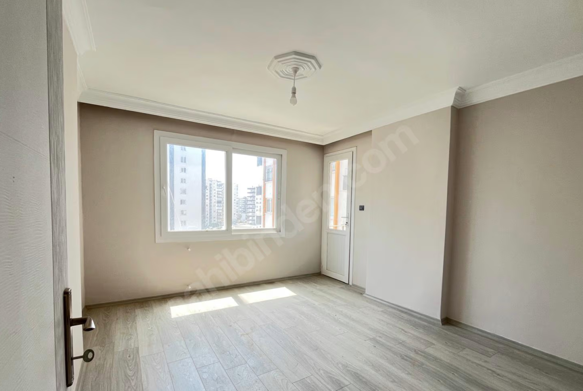 Mersin Mezitli 75. Yıl Mahallesi 3+1 150 m² Doğalgaz Kombili Satılık Daire