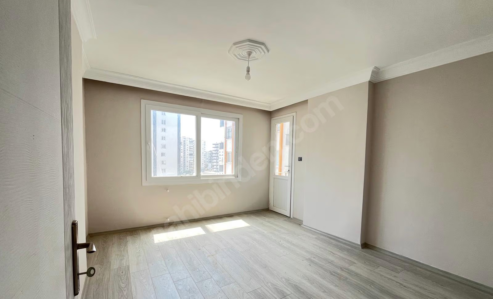 Mersin Mezitli 75. Yıl Mahallesi 3+1 150 m² Doğalgaz Kombili Satılık Daire