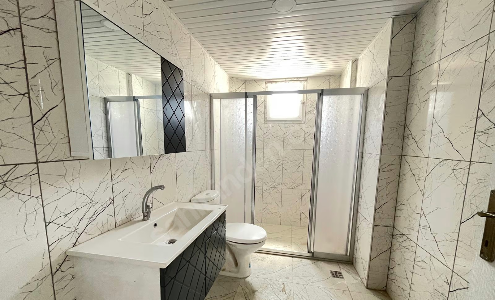 Mersin Mezitli 75. Yıl Mahallesi 3+1 150 m² Doğalgaz Kombili Satılık Daire