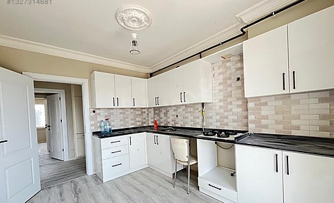 Mersin Mezitli 75. Yıl Mahallesi 3+1 160 m² Doğalgaz Kombili Satılık Daire