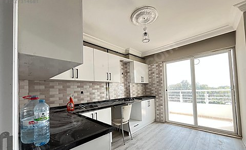 Mersin Mezitli 75. Yıl Mahallesi 3+1 160 m² Doğalgaz Kombili Satılık Daire
