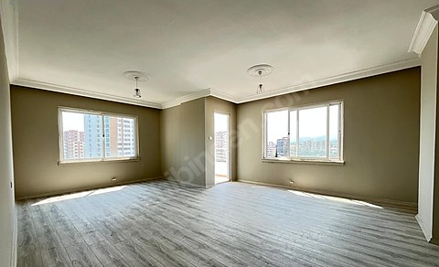 Mersin Mezitli 75. Yıl Mahallesi 3+1 160 m² Doğalgaz Kombili Satılık Daire