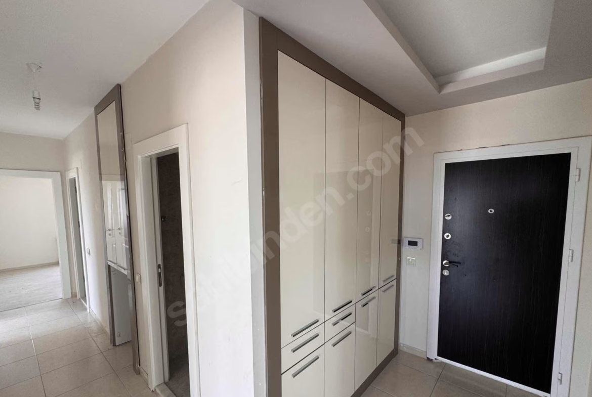 Mersin Mezitli 75. Yıl Mahallesi 3+1 170 m² Doğalgaz Kombili Satılık Daire