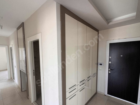 Mersin Mezitli 75. Yıl Mahallesi 3+1 170 m² Doğalgaz Kombili Satılık Daire