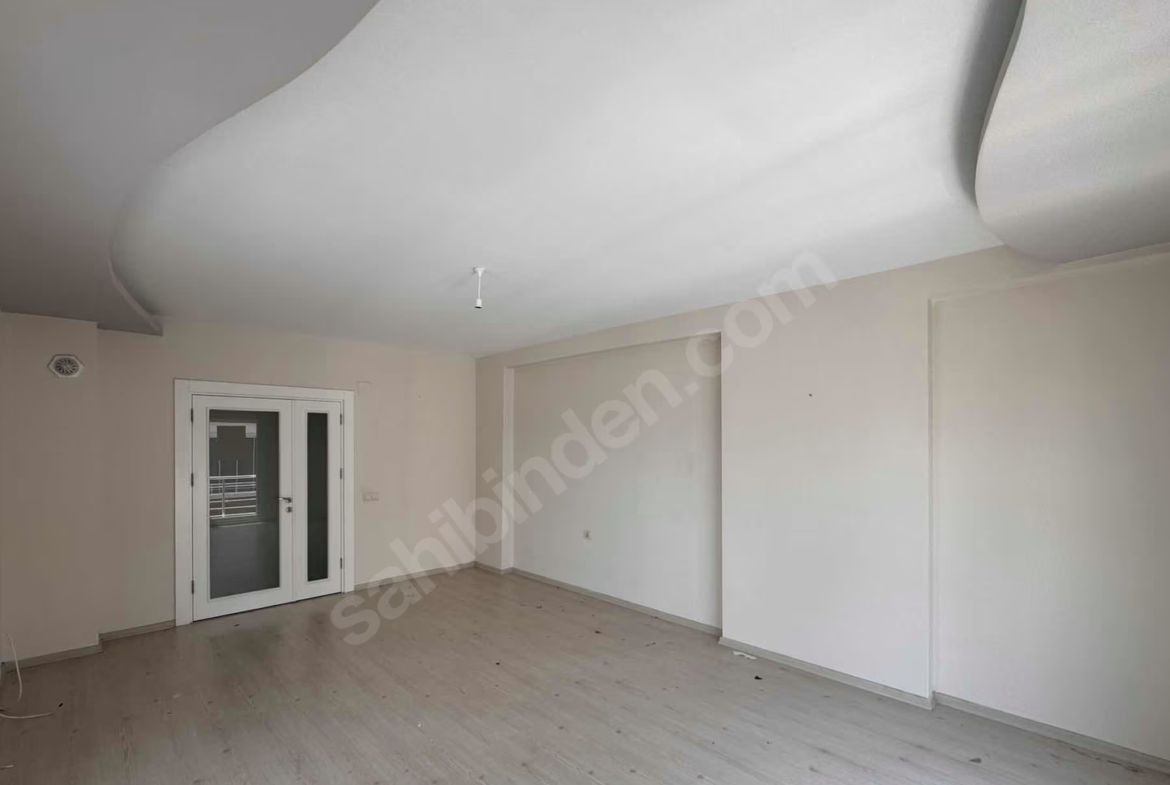 Mersin Mezitli 75. Yıl Mahallesi 3+1 170 m² Doğalgaz Kombili Satılık Daire