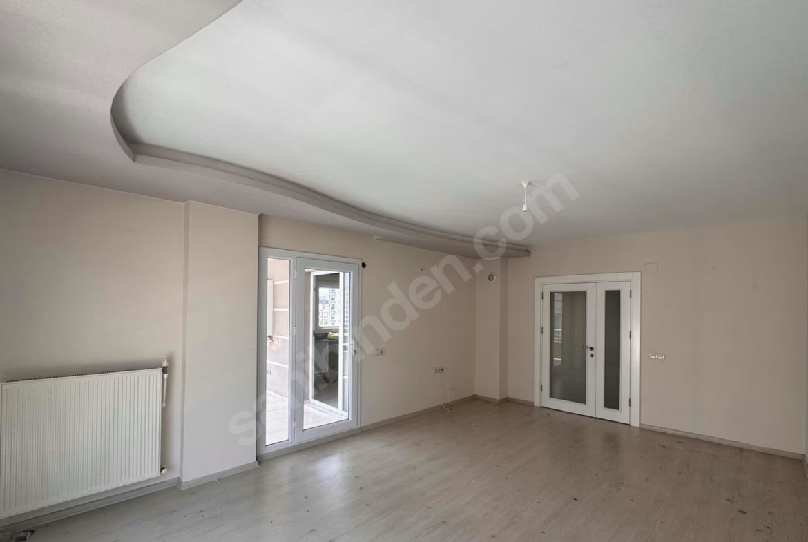 Mersin Mezitli 75. Yıl Mahallesi 3+1 170 m² Doğalgaz Kombili Satılık Daire