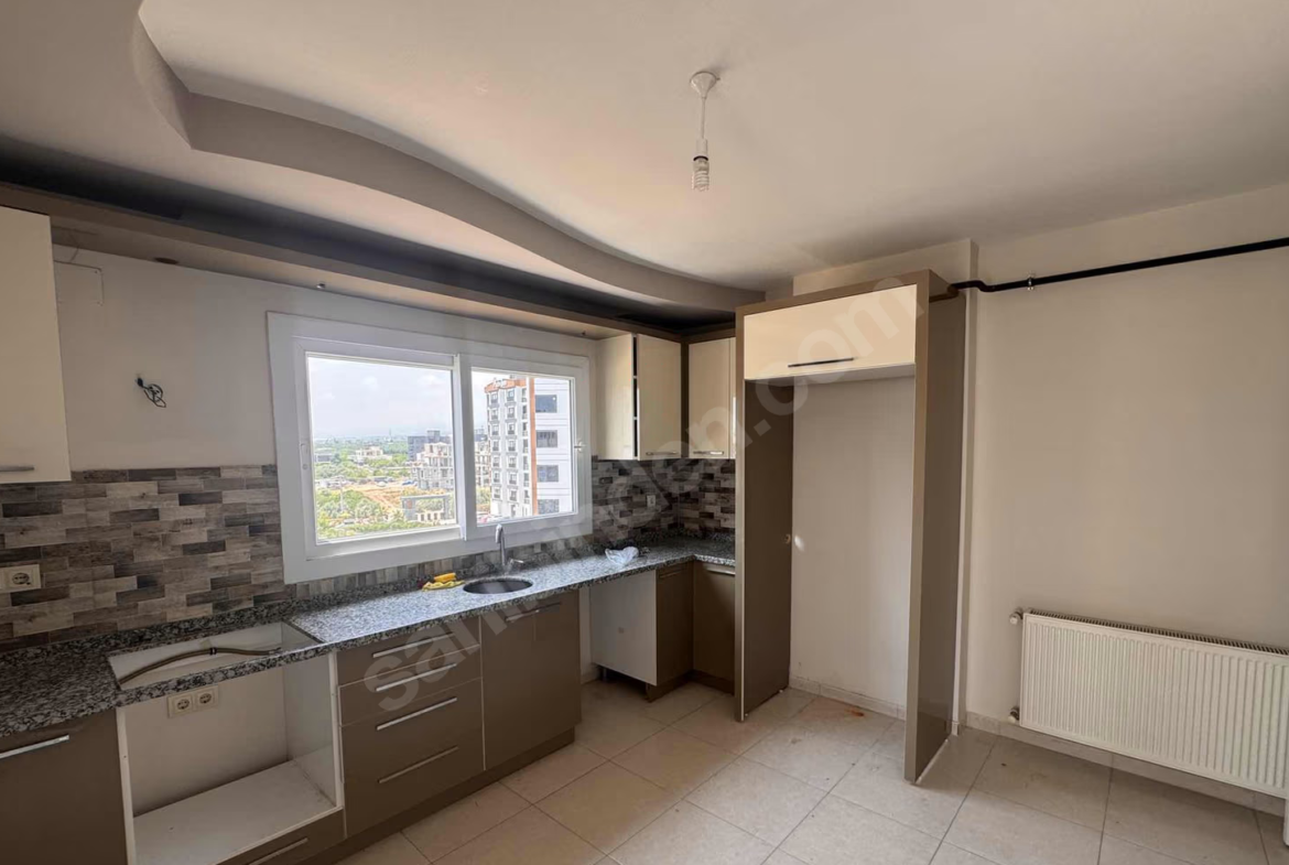 Mersin Mezitli 75. Yıl Mahallesi 3+1 170 m² Doğalgaz Kombili Satılık Daire