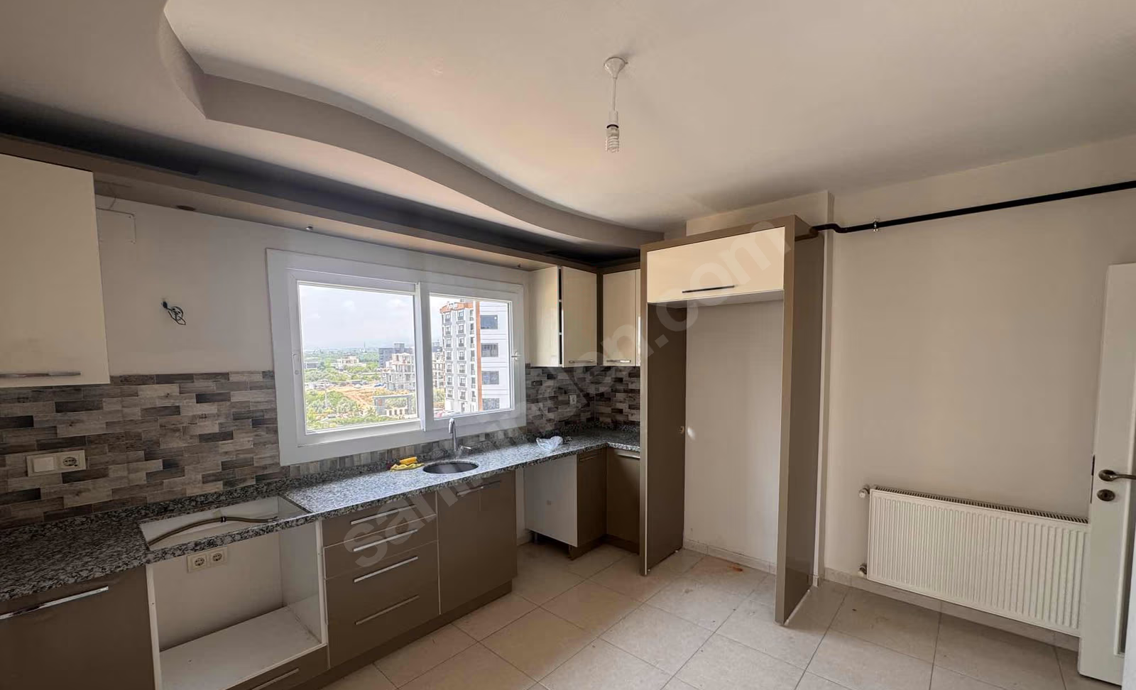 Mersin Mezitli 75. Yıl Mahallesi 3+1 170 m² Doğalgaz Kombili Satılık Daire