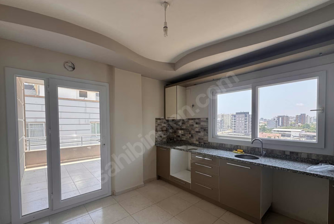 Mersin Mezitli 75. Yıl Mahallesi 3+1 170 m² Doğalgaz Kombili Satılık Daire