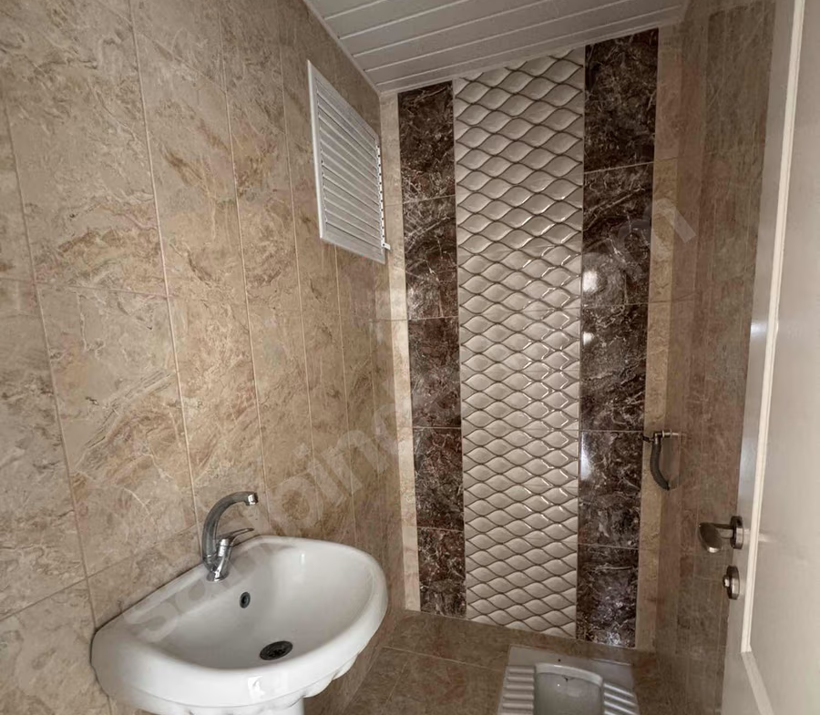 Mersin Mezitli 75. Yıl Mahallesi 3+1 170 m² Doğalgaz Kombili Satılık Daire