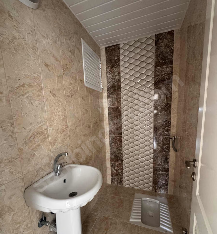 Mersin Mezitli 75. Yıl Mahallesi 3+1 170 m² Doğalgaz Kombili Satılık Daire