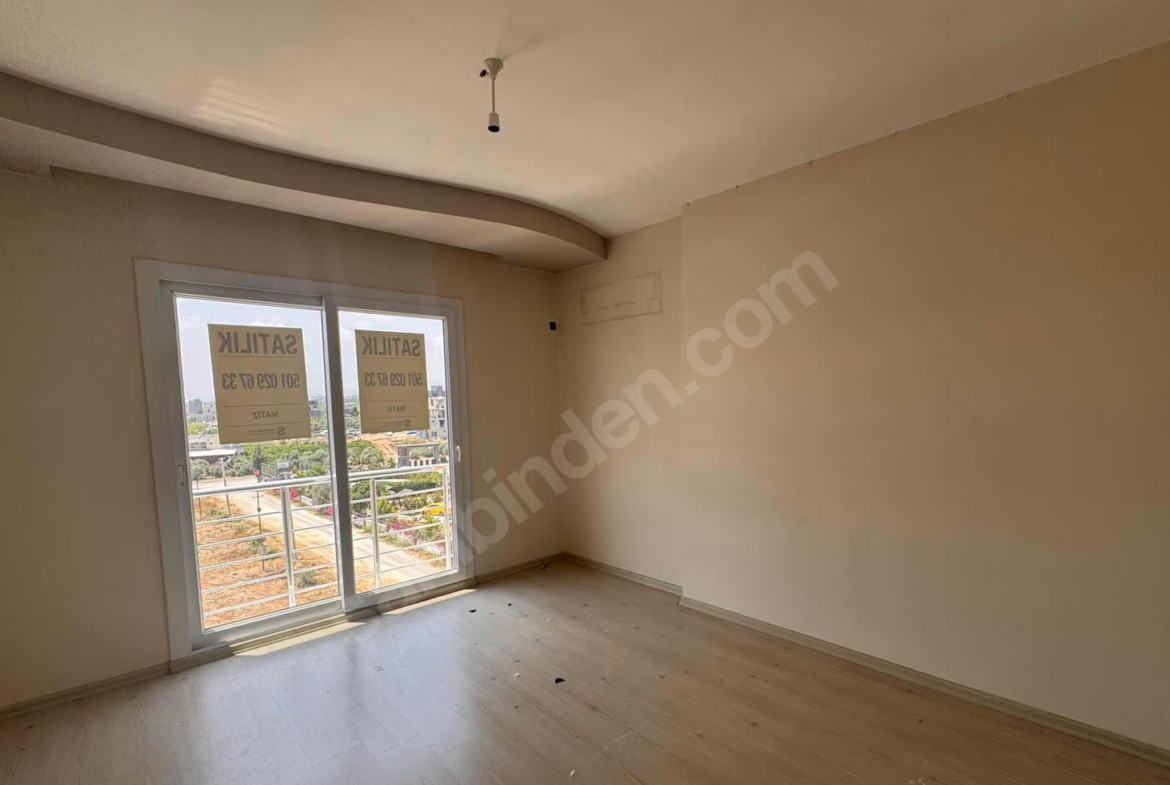Mersin Mezitli 75. Yıl Mahallesi 3+1 170 m² Doğalgaz Kombili Satılık Daire