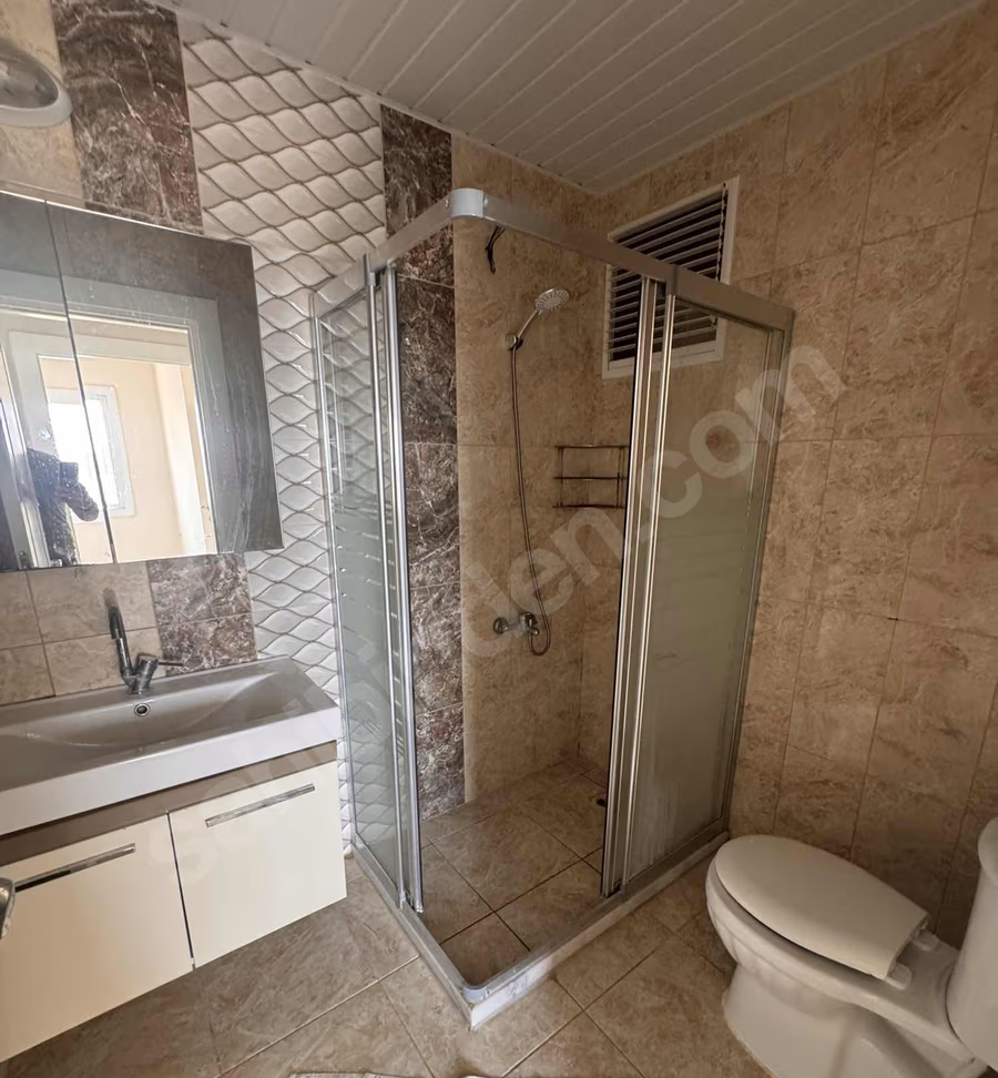 Mersin Mezitli 75. Yıl Mahallesi 3+1 170 m² Doğalgaz Kombili Satılık Daire