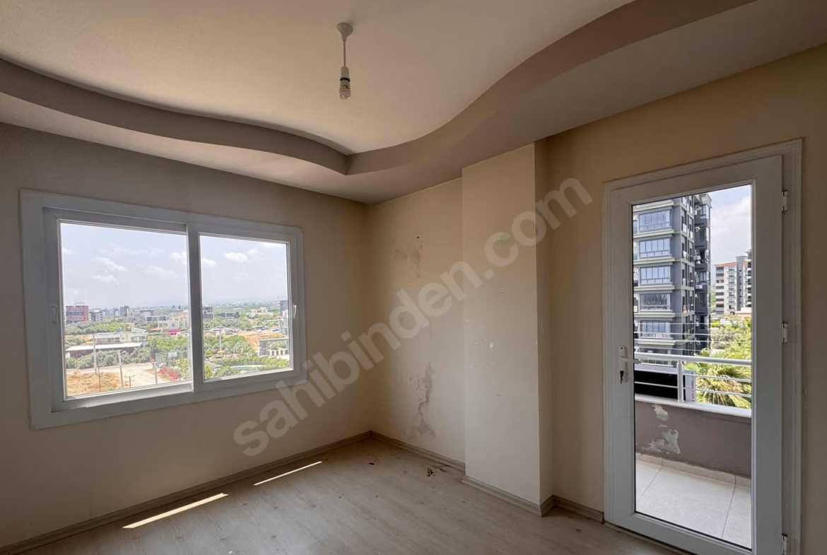 Mersin Mezitli 75. Yıl Mahallesi 3+1 170 m² Doğalgaz Kombili Satılık Daire
