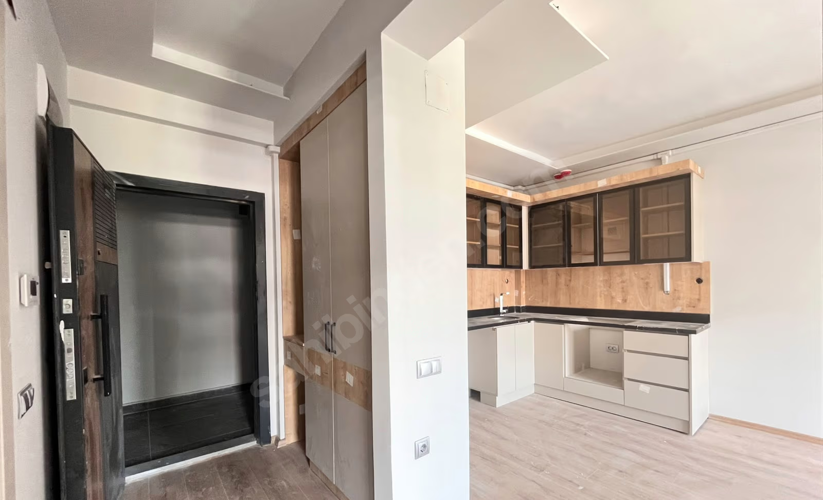 Mersin Mezitli Akdeniz Mahallesi 1+1 55 m² Doğalgaz Kombili Satılık Daire