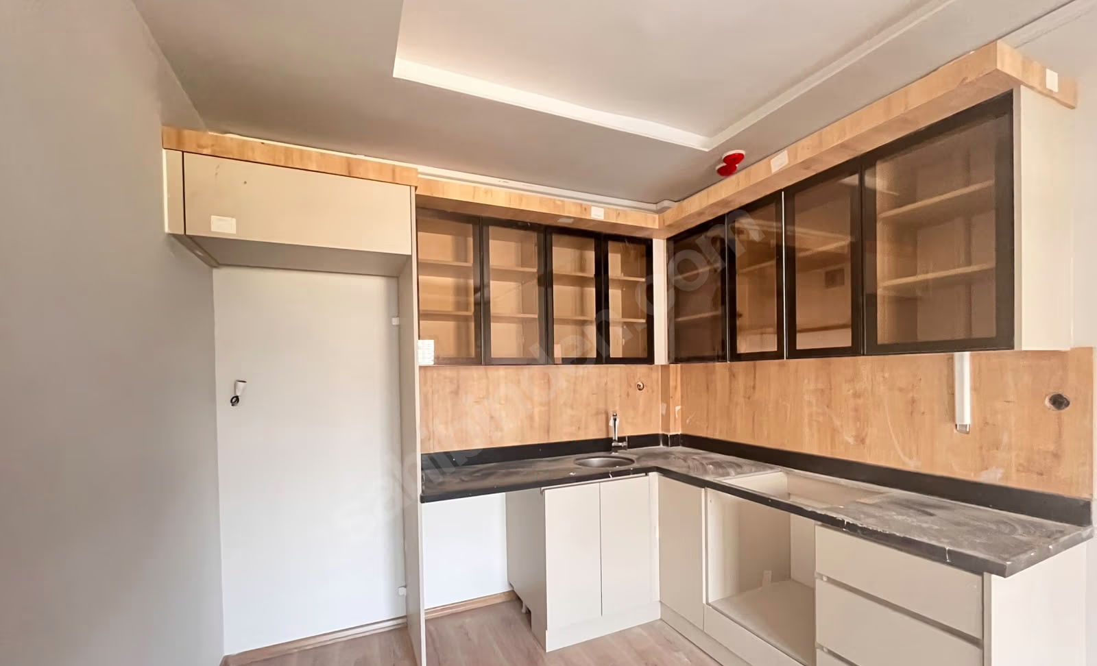 Mersin Mezitli Akdeniz Mahallesi 1+1 55 m² Doğalgaz Kombili Satılık Daire