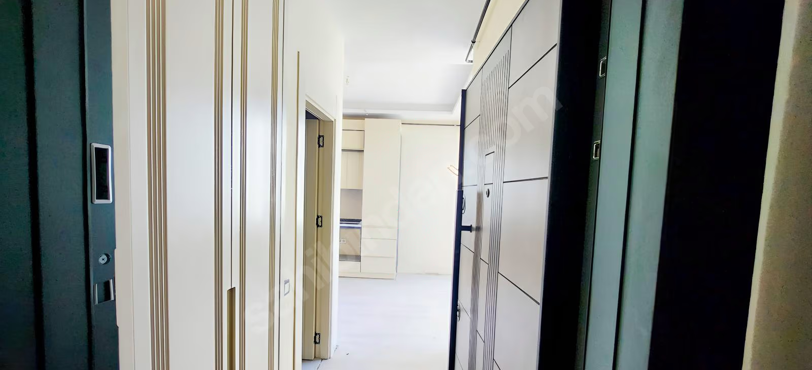 Mersin Mezitli Akdeniz Mahallesi 1+1 55 m² Doğalgaz Kombili Satılık Daire